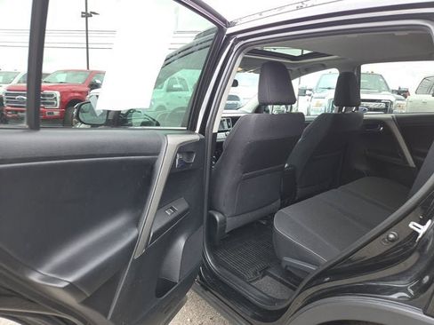 Used 2017 Toyota RAV4 XLE AWD/4WD image 11