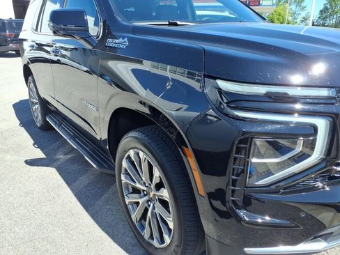 Used 2025 Chevrolet Tahoe High Country AWD/4WD image 21