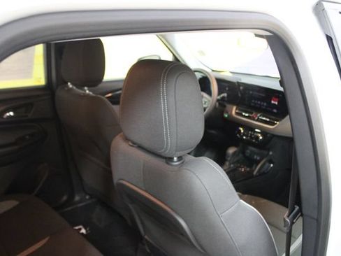 Used 2025 Chevrolet TrailBlazer LT FWD image 12