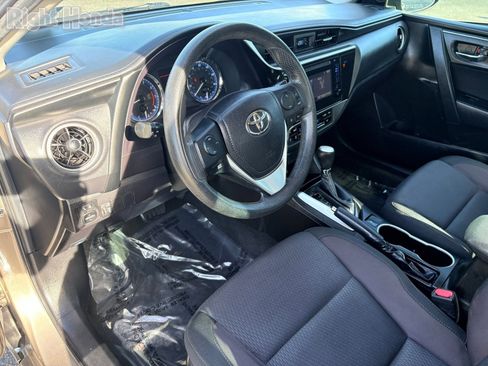 Used 2019 Toyota Corolla L image 11