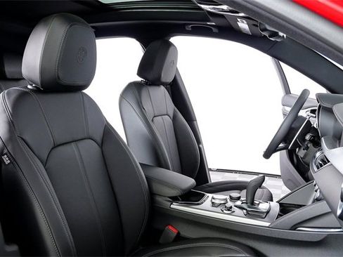 New 2025 Alfa Romeo Stelvio Sprint image 22