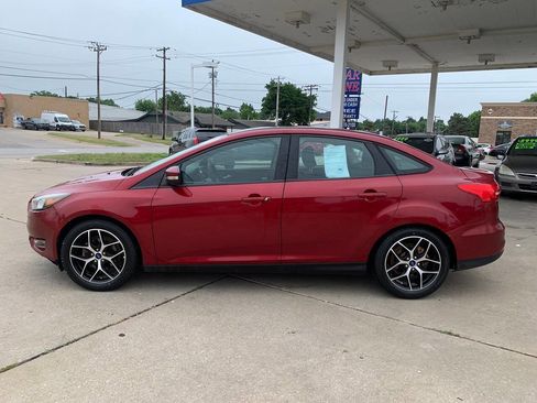 Used 2017 Ford Focus SEL FWD image 4