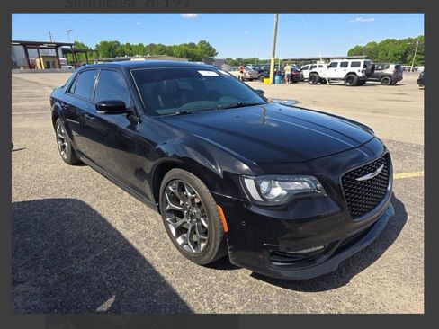 Used 2017 Chrysler 300 S w/ 300S Premium Group RWD image 4