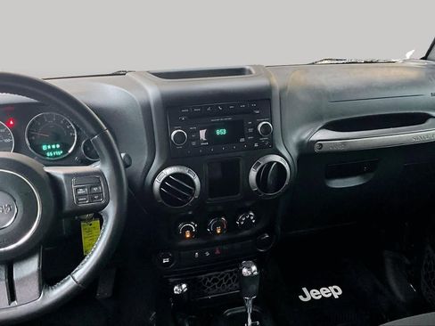 Used 2017 Jeep Wrangler Unlimited Sport w/ Connectivity Group AWD/4WD image 7