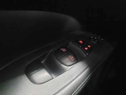 Used 2019 Nissan Pathfinder Platinum FWD image 27