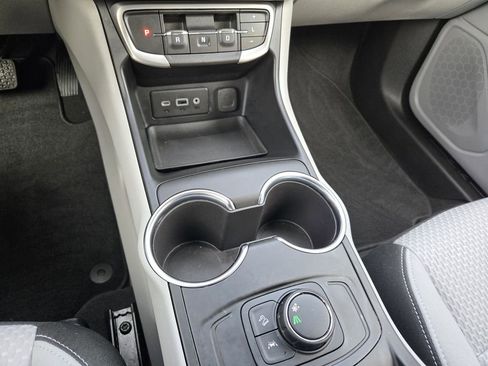 Used 2024 GMC Terrain SLE w/ Fleet Convenience Package image 17