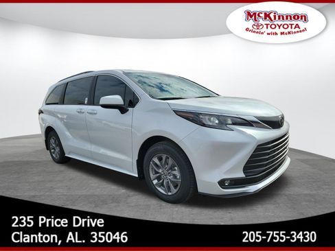 New 2026 Toyota Sienna XLE image 1