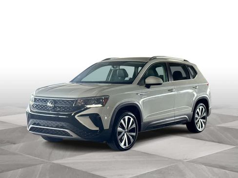 Certified 2022 Volkswagen Taos SE FWD image 4