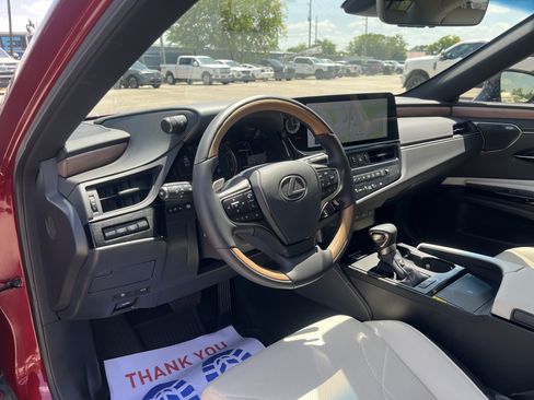 Used 2025 Lexus ES 350 Ultra Luxury FWD image 11
