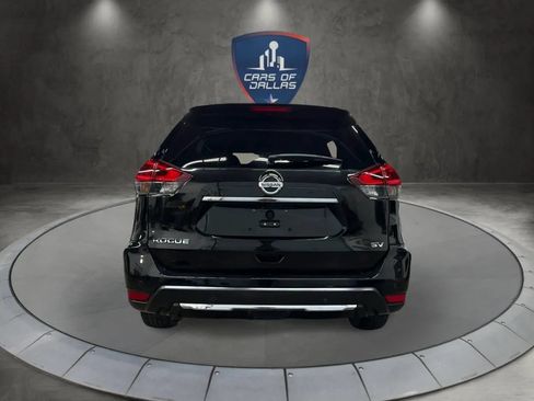 Used 2019 Nissan Rogue SV w/ Premium Package FWD image 4