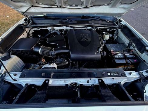 Used 2017 Toyota Tacoma SR5 image 25