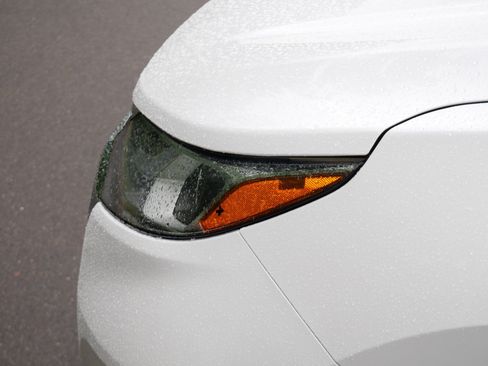 Used 2018 Chevrolet Equinox Premier AWD/4WD image 16