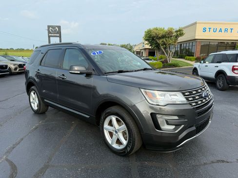 Certified 2017 Ford Explorer XLT AWD/4WD image 1