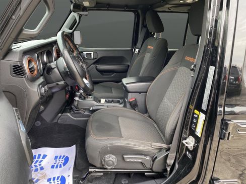 Used 2021 Jeep Gladiator Mojave w/ Cold Weather Group image 4