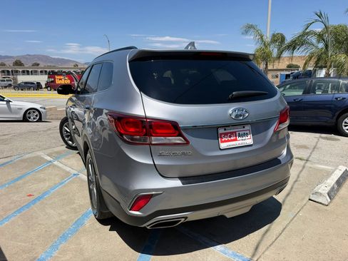 Used 2017 Hyundai Santa Fe SE FWD image 5