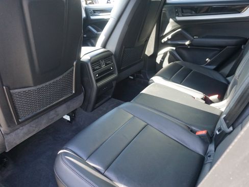 Certified 2024 Porsche Cayenne AWD/4WD image 15