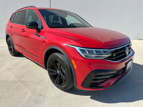 Used 2024 Volkswagen Tiguan SE R-Line FWD image 1
