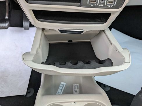 Used 2022 Chrysler Voyager LX FWD image 26