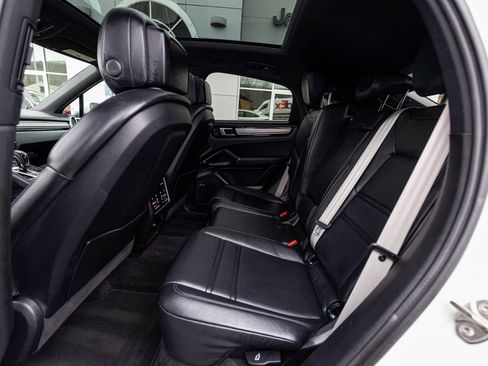 Used 2023 Porsche Cayenne Platinum Edition image 30