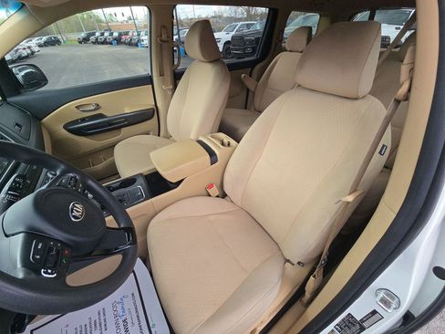 Used 2017 Kia Sedona LX image 17