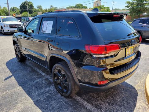 Used 2018 Jeep Grand Cherokee Laredo AWD/4WD image 25
