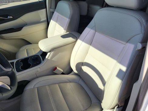 Used 2023 GMC Acadia Denali image 16