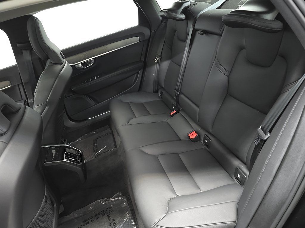 Used 2025 Volvo S90 B6 Plus AWD/4WD image 33