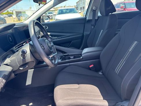 Used 2025 Hyundai Elantra SEL FWD image 27