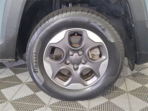 Used 2018 Jeep Renegade Sport w/ Power & Air Group image 12