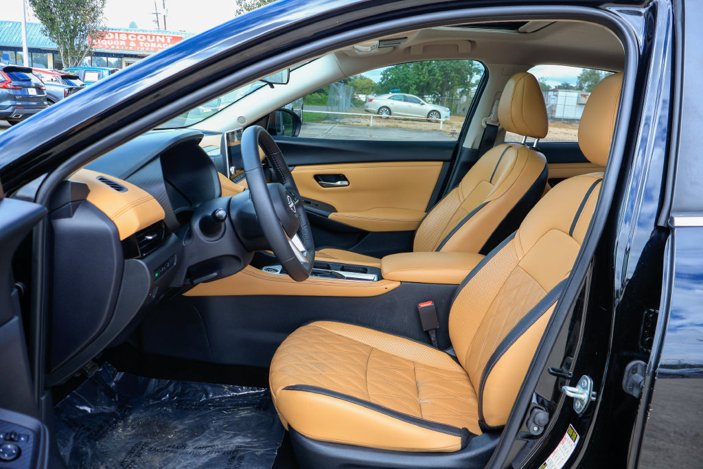 Used 2024 Nissan Sentra SV w/ SV Premium Package FWD image 7