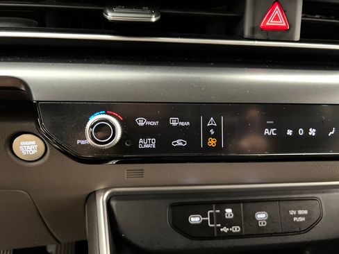 Used 2025 Kia Carnival FWD image 63