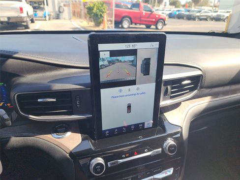 Certified 2023 Ford Explorer Platinum w/ Technology Package image 41