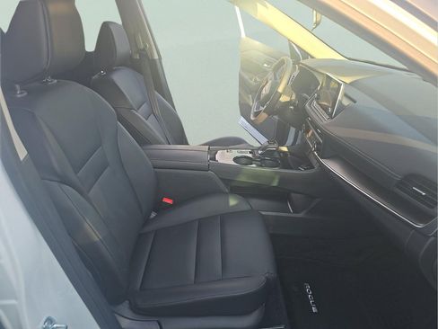 Used 2025 Nissan Rogue SV w/ SV Premium Package FWD image 7