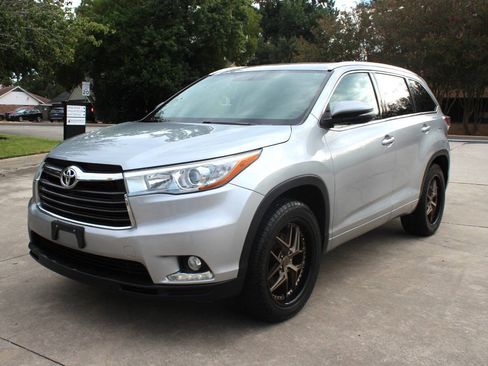 Used 2014 Toyota Highlander Limited FWD image 4