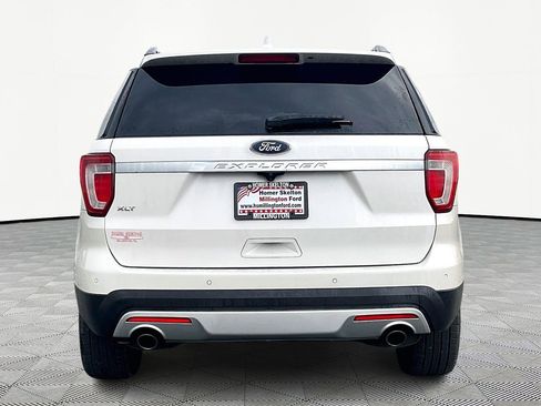 Used 2017 Ford Explorer XLT w/ Equipment Group 202A image 4