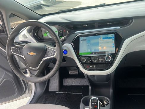 Used 2020 Chevrolet Bolt LT image 32