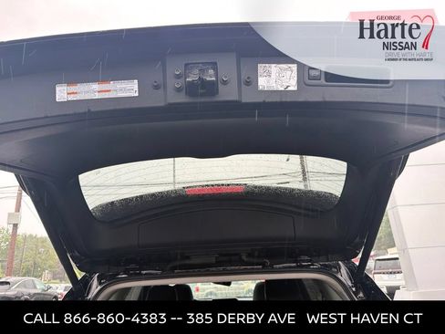 Used 2024 Toyota Highlander XLE AWD/4WD image 23