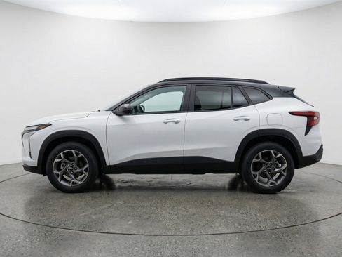Used 2025 Chevrolet Trax LT w/ LT Convenience Package FWD image 5