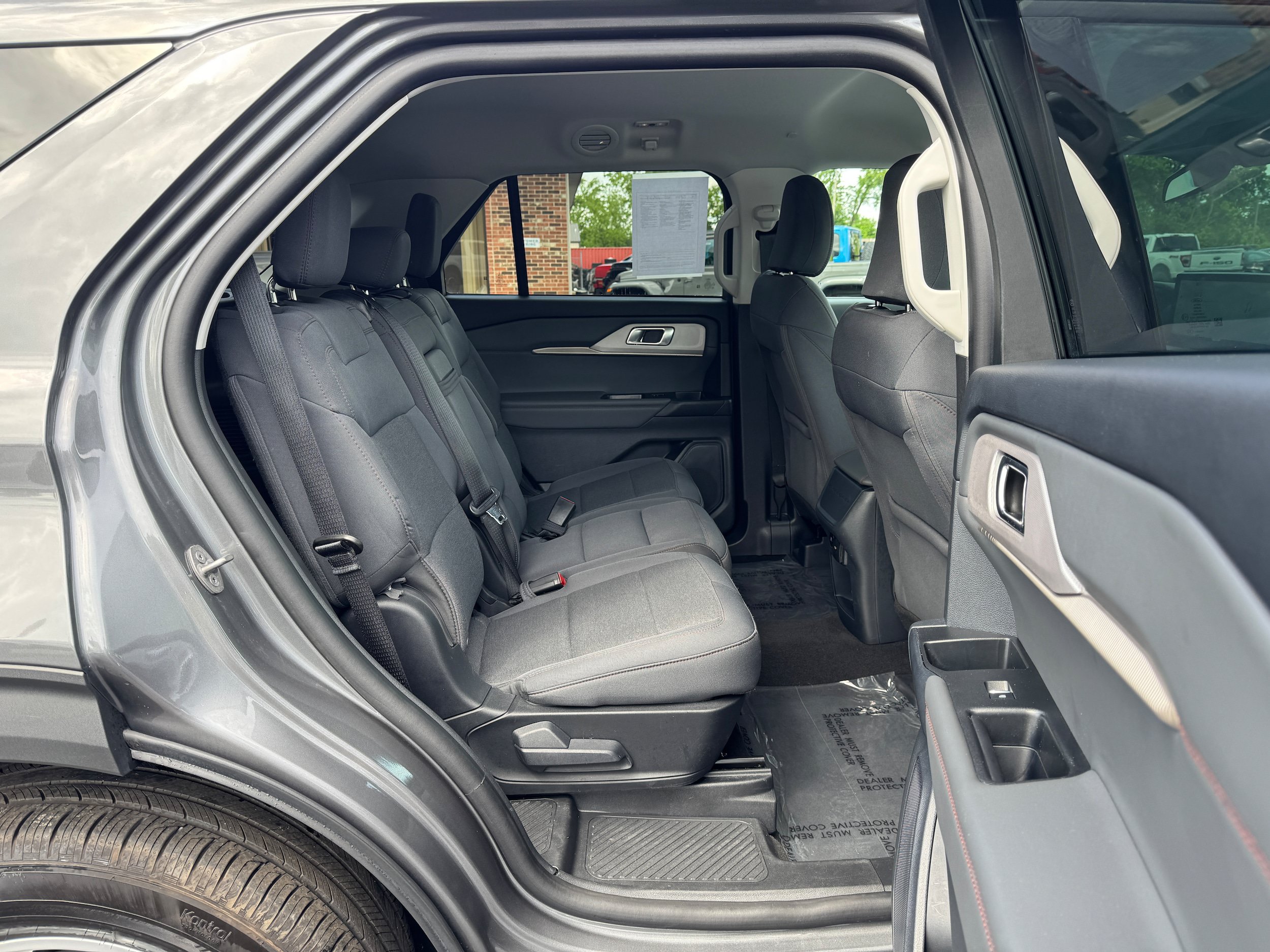 Used 2025 Ford Explorer Active AWD/4WD image 15