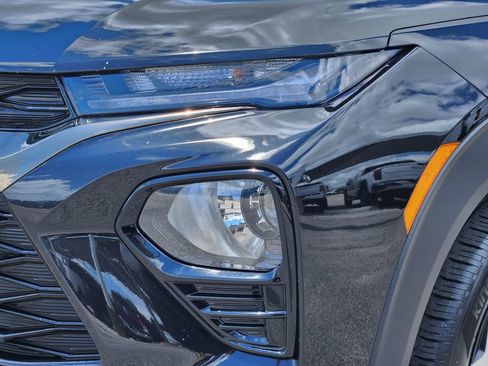 Used 2023 Chevrolet TrailBlazer RS w/ Convenience Package FWD image 8
