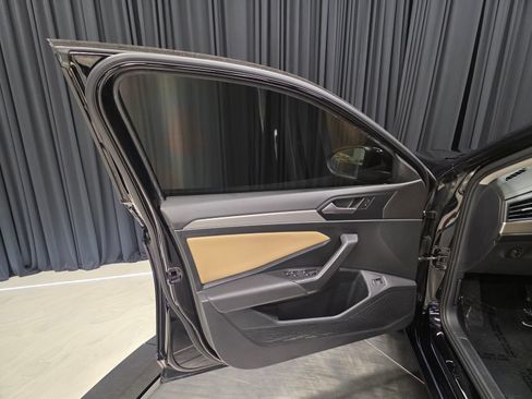 Used 2019 Volkswagen Jetta SE w/ Cold Weather Package FWD image 15