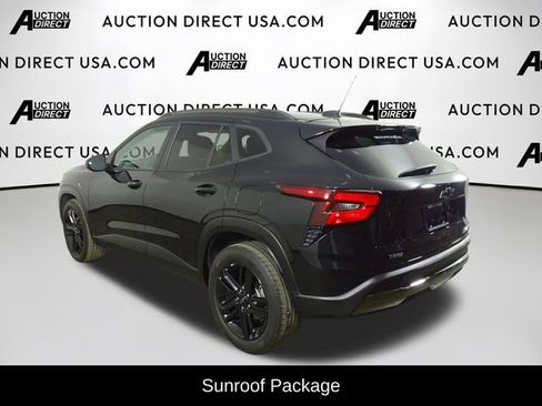 Used 2024 Chevrolet Trax ACTIV w/ Sunroof Package FWD image 5