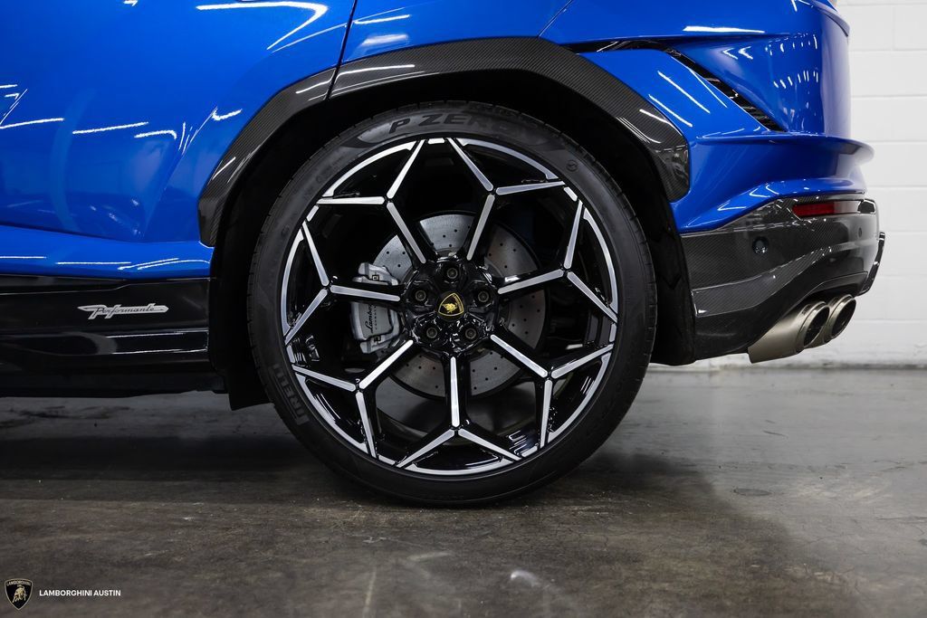 Used 2024 Lamborghini Urus Performante AWD/4WD image 9