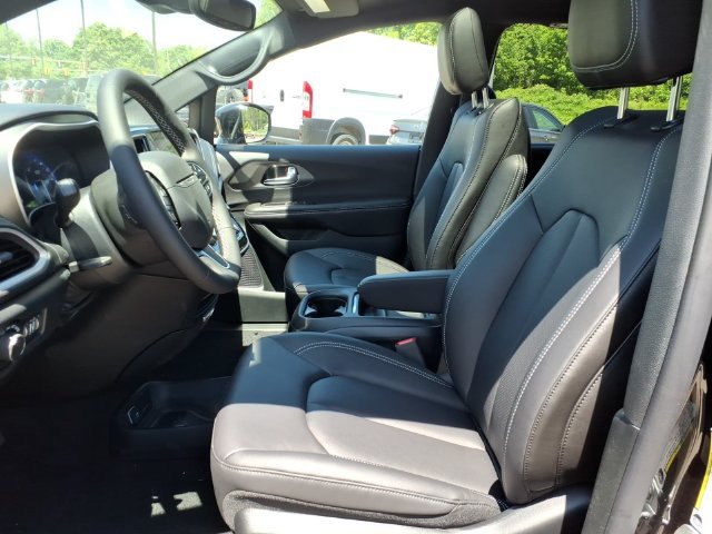 New 2027 Chrysler Pacifica Select AWD/4WD image 8