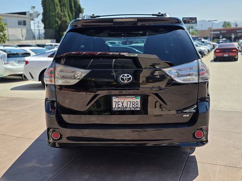 Used 2014 Toyota Sienna SE w/ SE Premium Package w/Entune FWD image 11