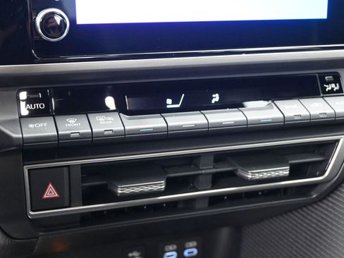 Certified 2025 Toyota Camry SE image 14