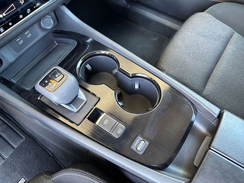 Used 2025 Nissan Rogue SV FWD image 43