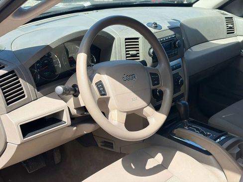 Used 2007 Jeep Grand Cherokee Laredo w/ Sun/Sound Group image 9