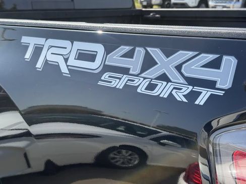 Used 2022 Toyota Tacoma TRD Sport w/ Technology Package AWD/4WD image 9
