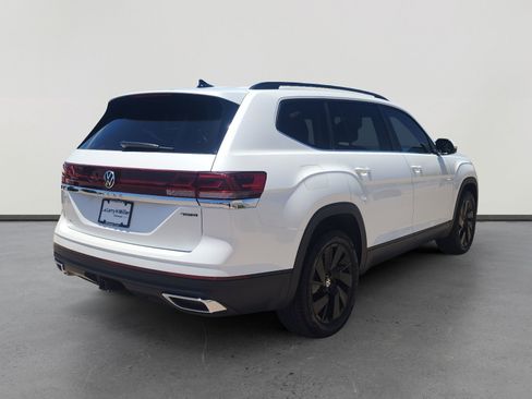 Certified 2026 Volkswagen Atlas SE w/ Panoramic Sunroof Package AWD/4WD image 5